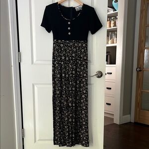 Sheri Martin 80’s Vintage floral Wide Leg Cropped Jumpsuit. Size 4 black